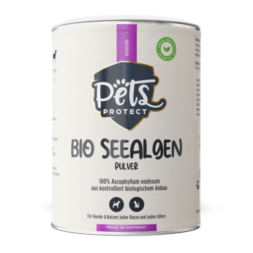 Eine Dose mit Seealgen Mehl in Bio-Qualität für Hunde und Katzen vor weißem Hintergrund.